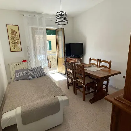 Casa Vicina Al Mare Ed Al Centro A L&l Apartment